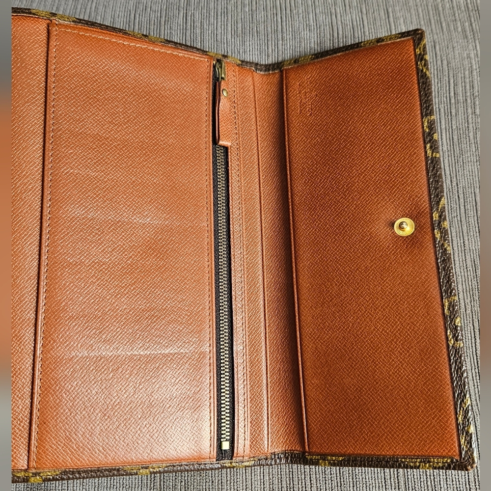 Authentic Louis Vuitton Rare Vintage Trifold Passport Wallet Monogram Clutch - Picture 4 of 16